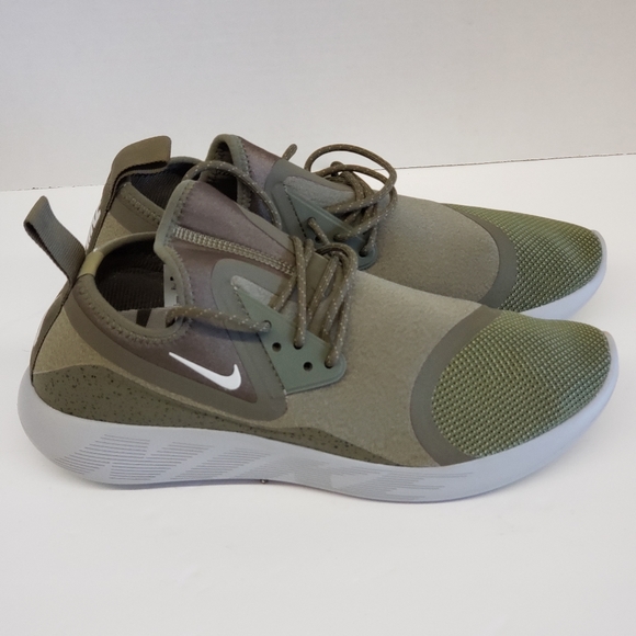 Men Nike Shoes - Picture 3 of 4